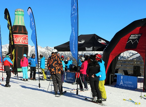 Todo preparado para la llegada de los Lugareños en el Village de la Ski Party
