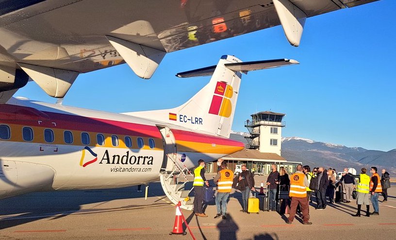El aeropuerto de Andorra-La Seu estrena el primer vuelo de pasajeros con Madrid