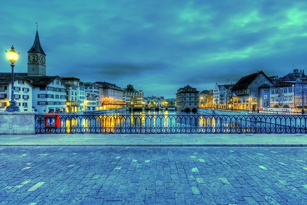 Anochecer desde uno de los puentes de Zurich